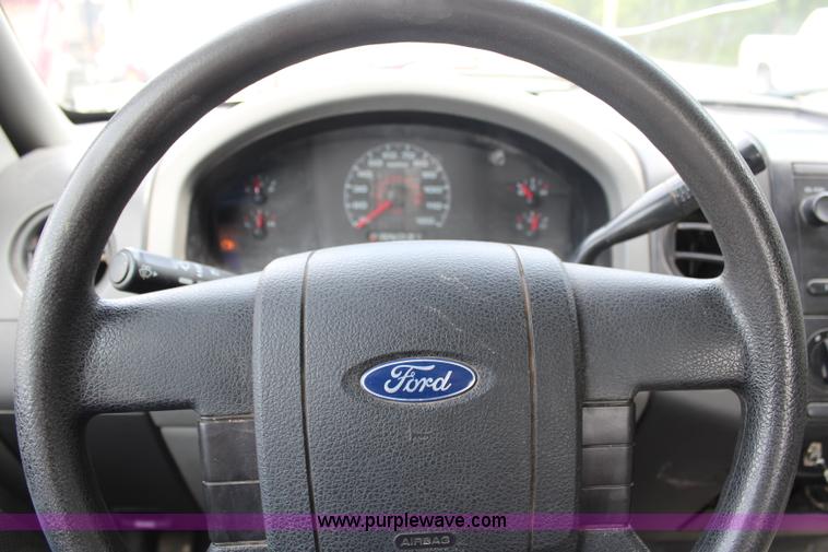 image for item H2720 2006 Ford F150 XL pickup truck