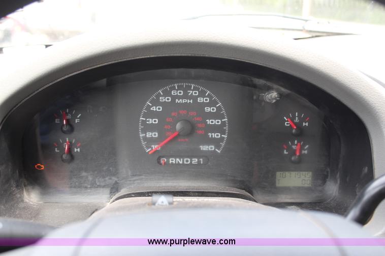 image for item H2720 2006 Ford F150 XL pickup truck