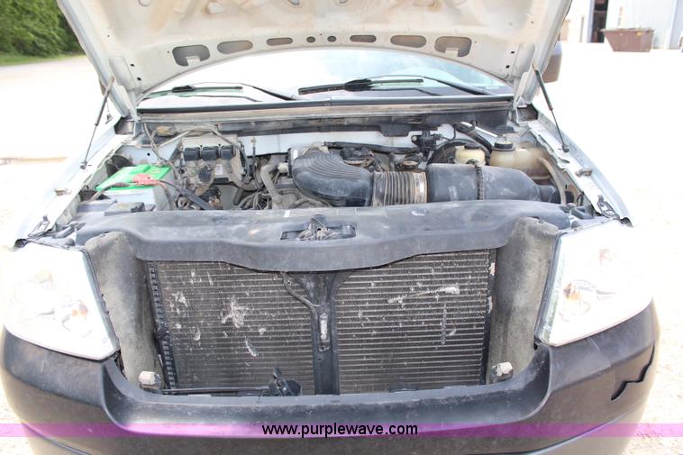 image for item H2720 2006 Ford F150 XL pickup truck