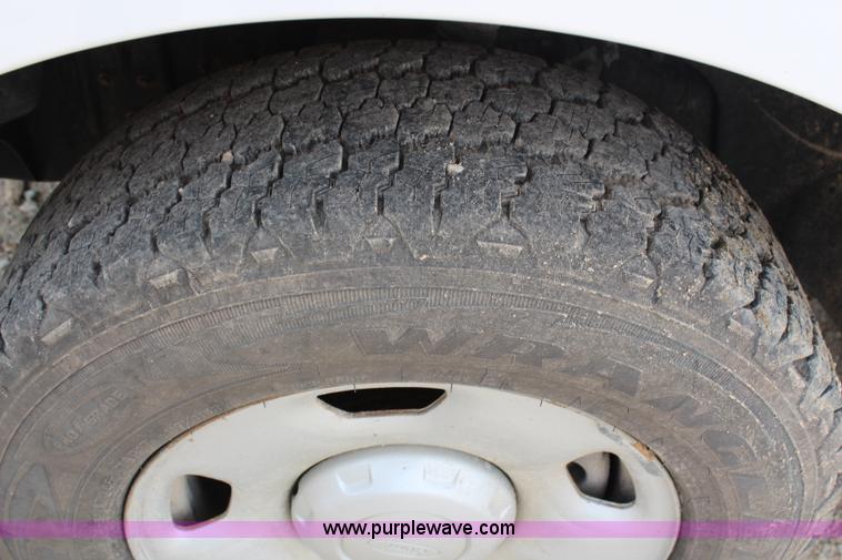 image for item H2720 2006 Ford F150 XL pickup truck