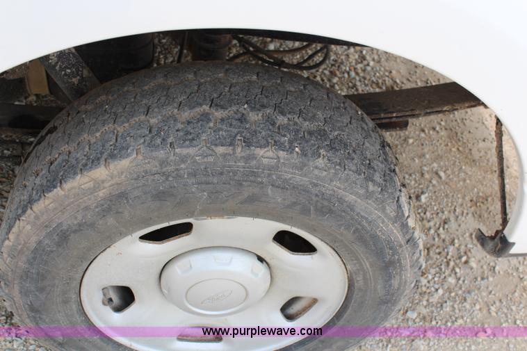 image for item H2720 2006 Ford F150 XL pickup truck