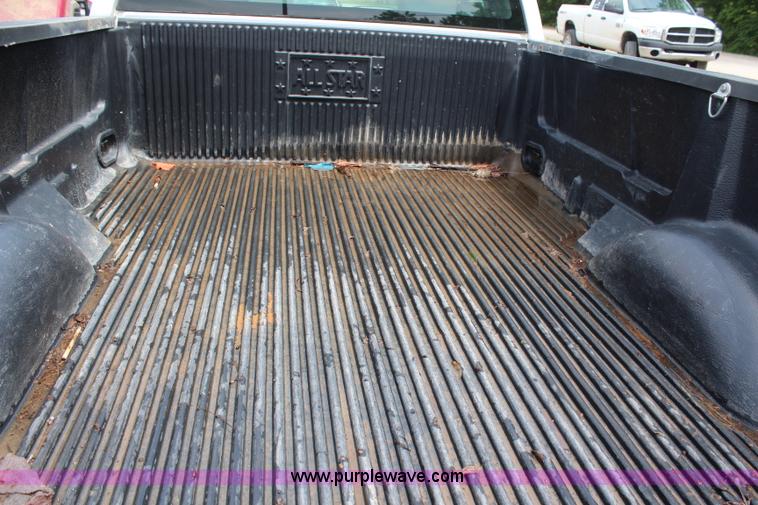 image for item H2720 2006 Ford F150 XL pickup truck