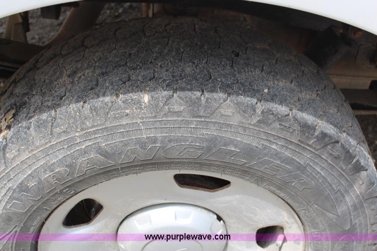 image for item H2720 2006 Ford F150 XL pickup truck