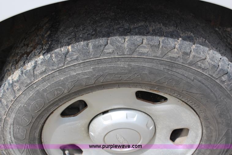 image for item H2720 2006 Ford F150 XL pickup truck