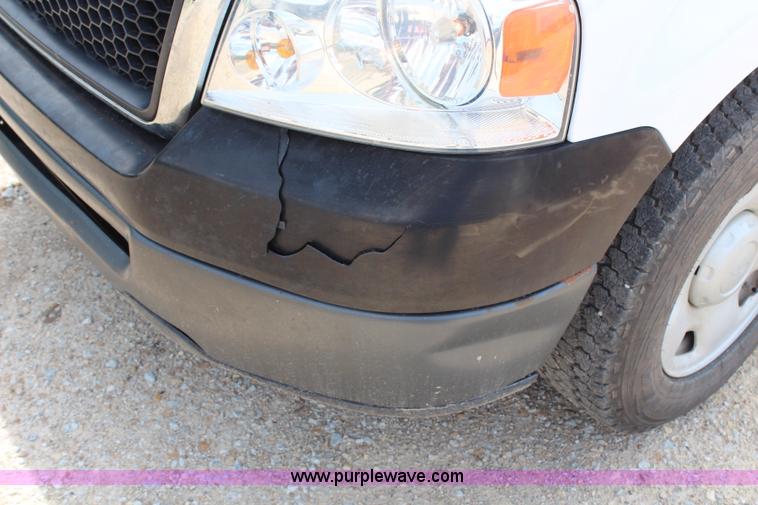 image for item H2720 2006 Ford F150 XL pickup truck