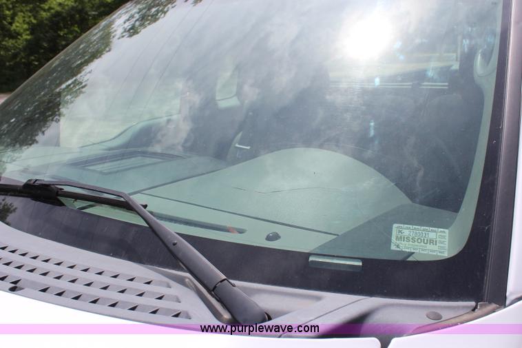 image for item H2720 2006 Ford F150 XL pickup truck