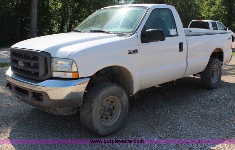 image for item H2742 2004 Ford F250 Super Duty XL pickup truck