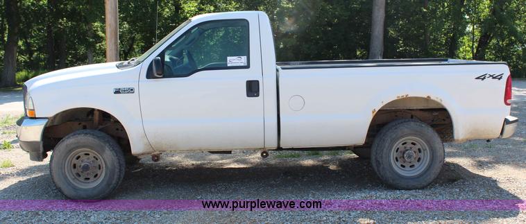 image for item H2742 2004 Ford F250 Super Duty XL pickup truck