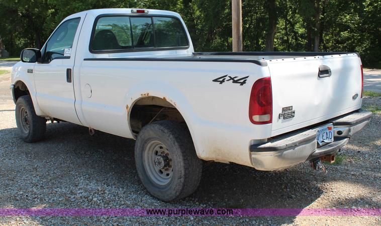 image for item H2742 2004 Ford F250 Super Duty XL pickup truck