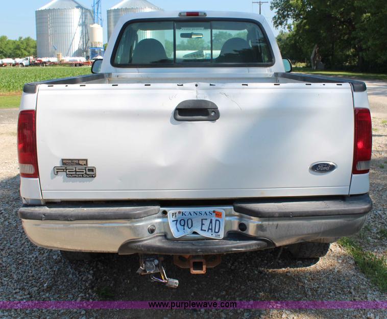 image for item H2742 2004 Ford F250 Super Duty XL pickup truck