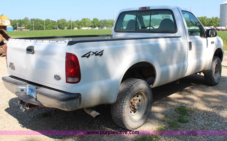 image for item H2742 2004 Ford F250 Super Duty XL pickup truck