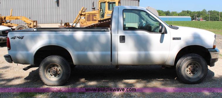 image for item H2742 2004 Ford F250 Super Duty XL pickup truck