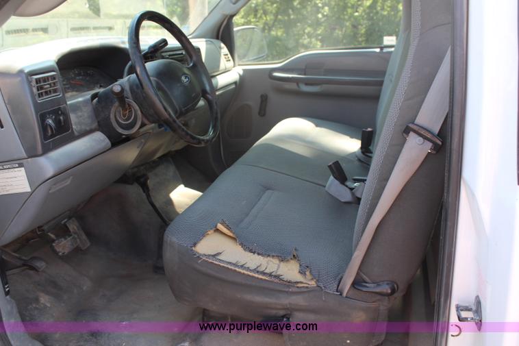 image for item H2742 2004 Ford F250 Super Duty XL pickup truck