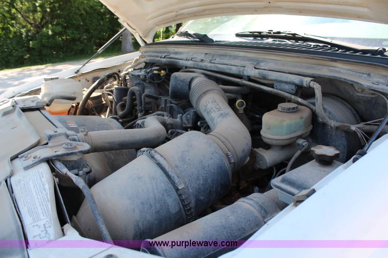 image for item H2742 2004 Ford F250 Super Duty XL pickup truck