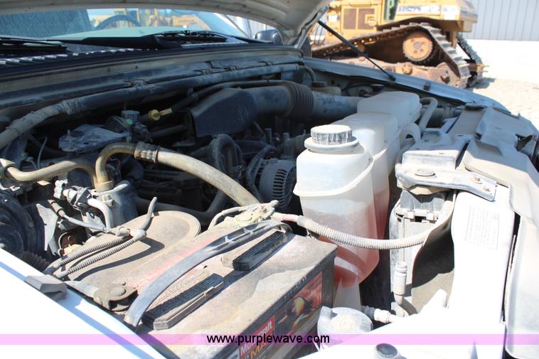 image for item H2742 2004 Ford F250 Super Duty XL pickup truck