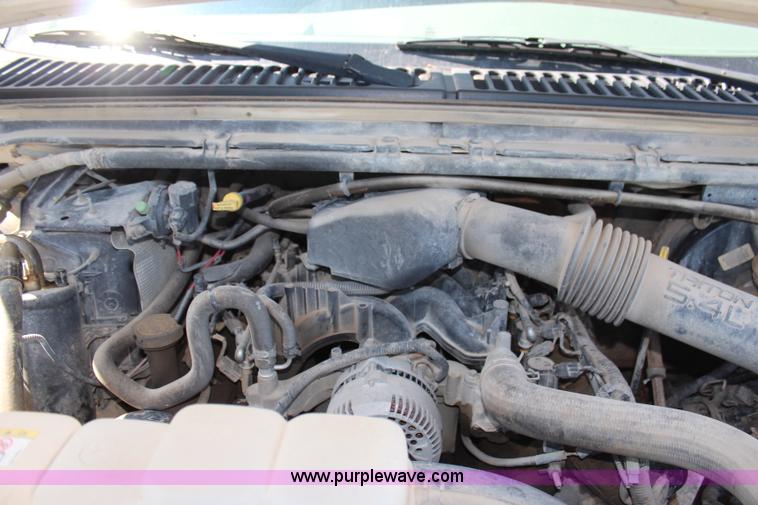 image for item H2742 2004 Ford F250 Super Duty XL pickup truck