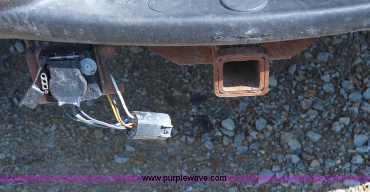 image for item H2742 2004 Ford F250 Super Duty XL pickup truck