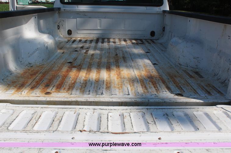 image for item H2742 2004 Ford F250 Super Duty XL pickup truck