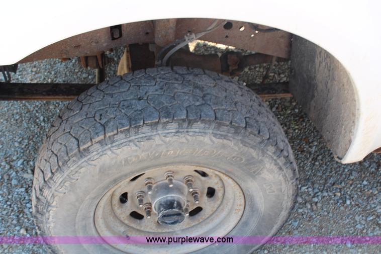 image for item H2742 2004 Ford F250 Super Duty XL pickup truck