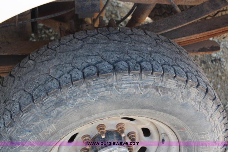 image for item H2742 2004 Ford F250 Super Duty XL pickup truck