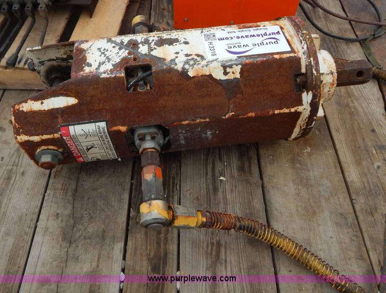 image for item H3316 McMiller X14K2H25WH1 hydraulic auger