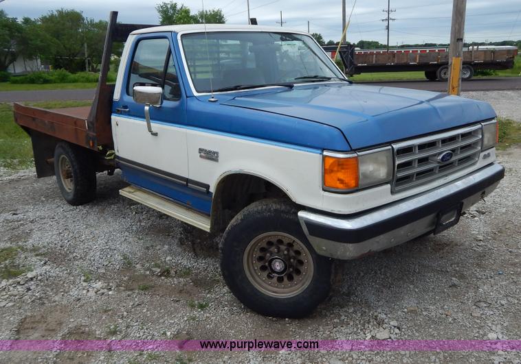 image for item H3321 1988 Ford F250 flatbed truck