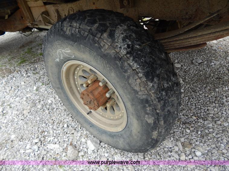 image for item H3321 1988 Ford F250 flatbed truck