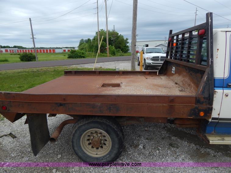 image for item H3321 1988 Ford F250 flatbed truck