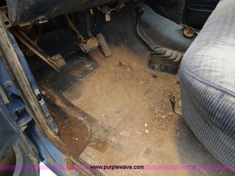 image for item H3321 1988 Ford F250 flatbed truck