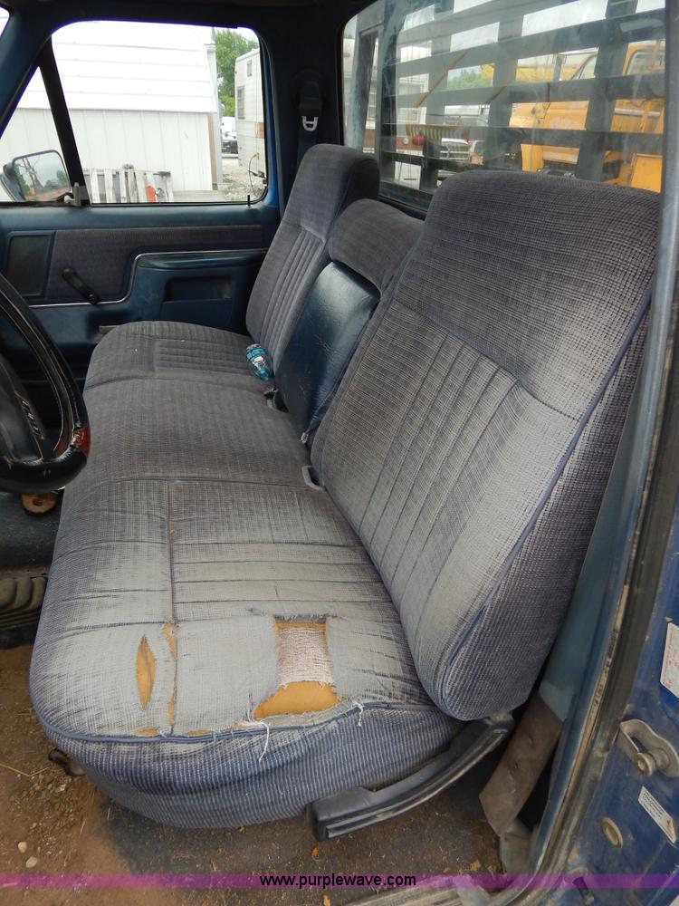 image for item H3321 1988 Ford F250 flatbed truck