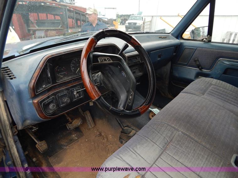 image for item H3321 1988 Ford F250 flatbed truck