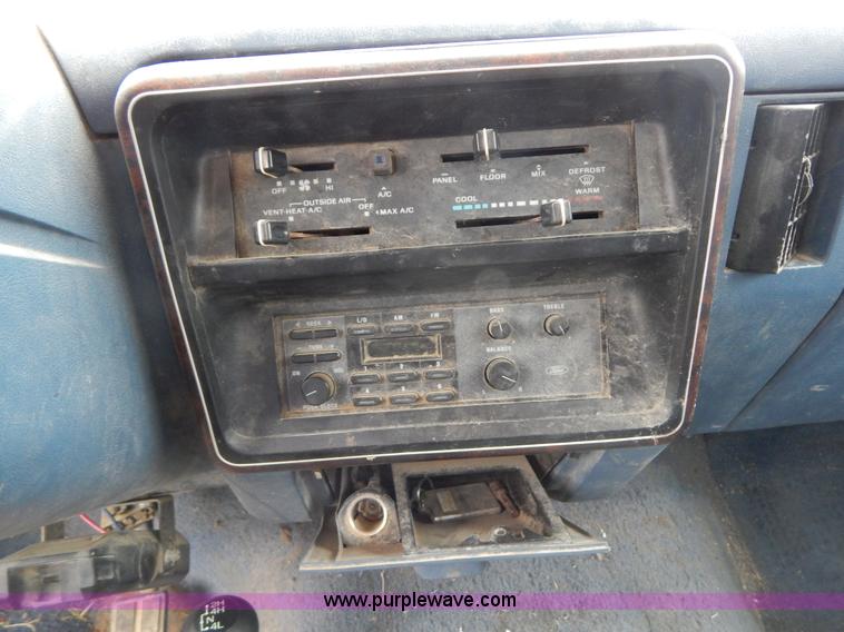 image for item H3321 1988 Ford F250 flatbed truck