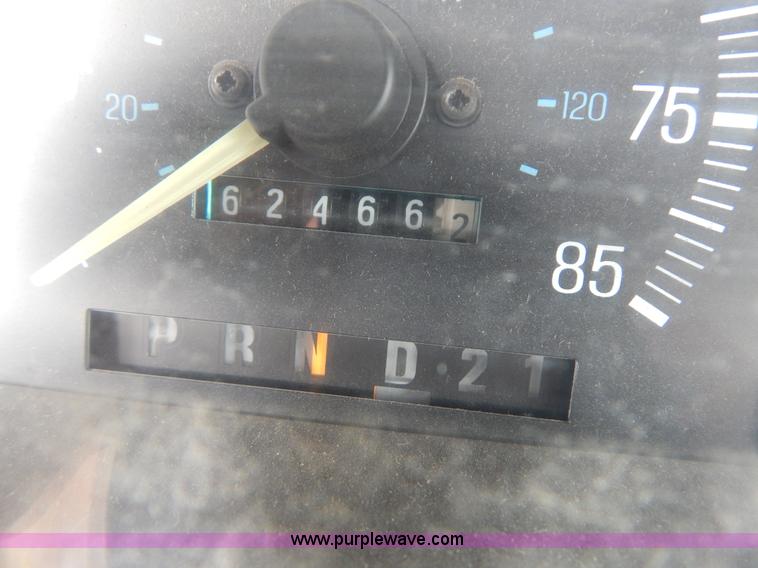 image for item H3321 1988 Ford F250 flatbed truck