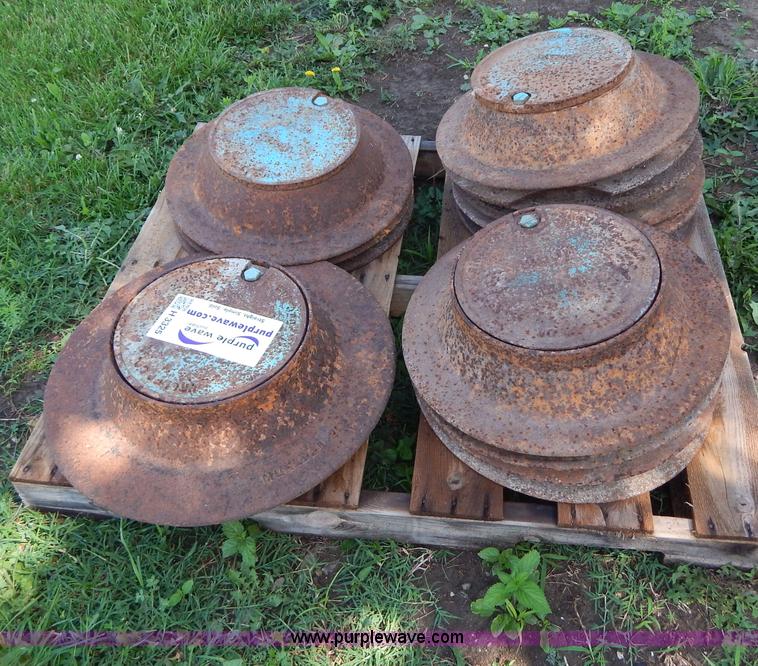 image for item H3325 Assorted equipment