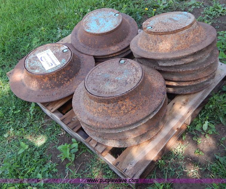 image for item H3325 Assorted equipment