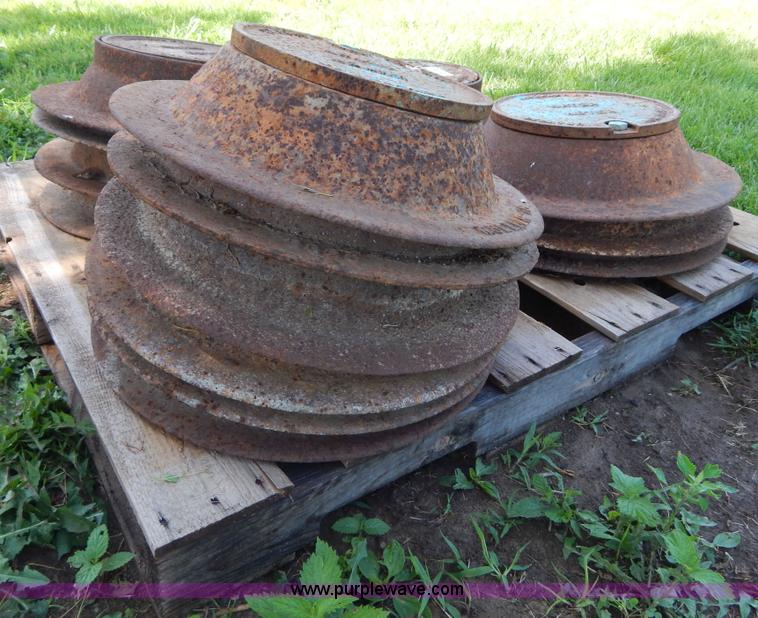 image for item H3325 Assorted equipment