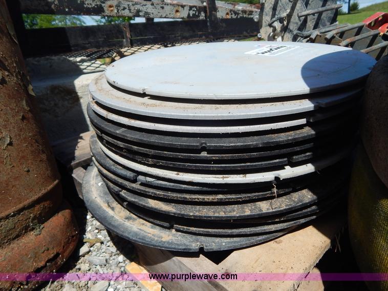 image for item H3325 Assorted equipment