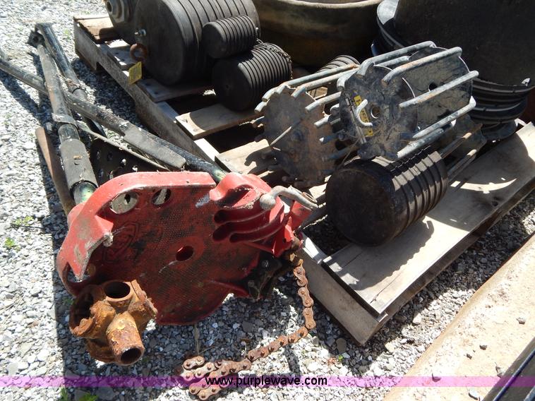 image for item H3325 Assorted equipment