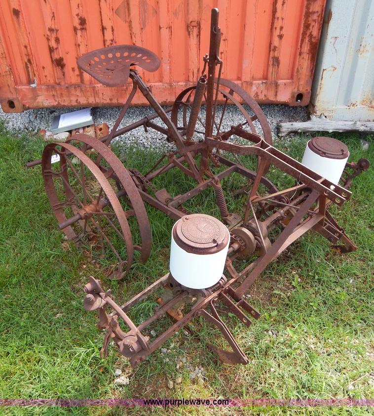 image for item H3327 Deere & Mansur Company antique drill