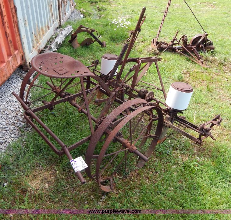 image for item H3327 Deere & Mansur Company antique drill