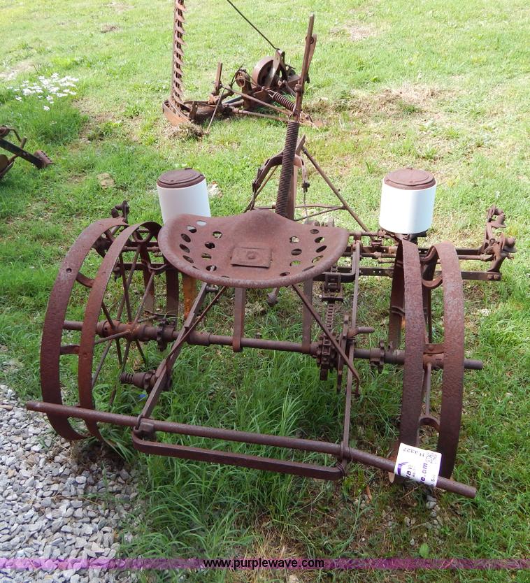 image for item H3327 Deere & Mansur Company antique drill