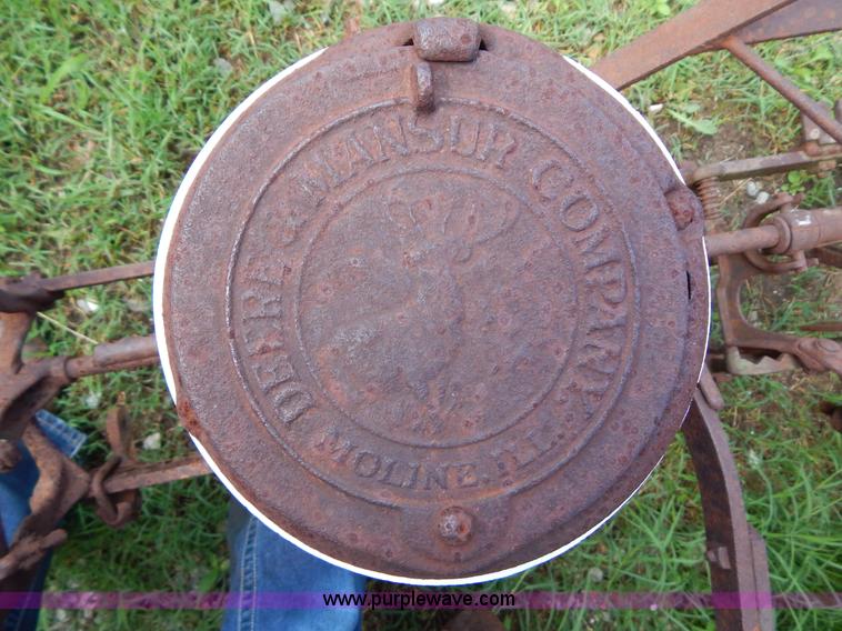 image for item H3327 Deere & Mansur Company antique drill