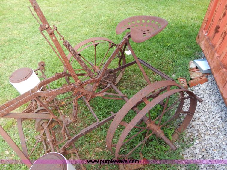 image for item H3327 Deere & Mansur Company antique drill