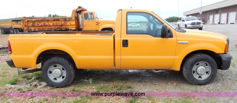 image for item H3383 2005 Ford F250 Super Duty XL pickup truck