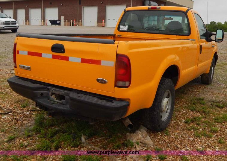 image for item H3383 2005 Ford F250 Super Duty XL pickup truck