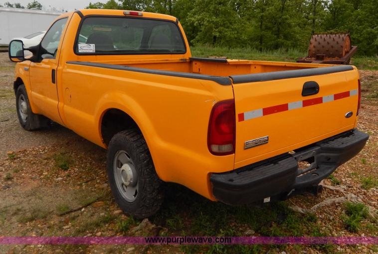 image for item H3383 2005 Ford F250 Super Duty XL pickup truck