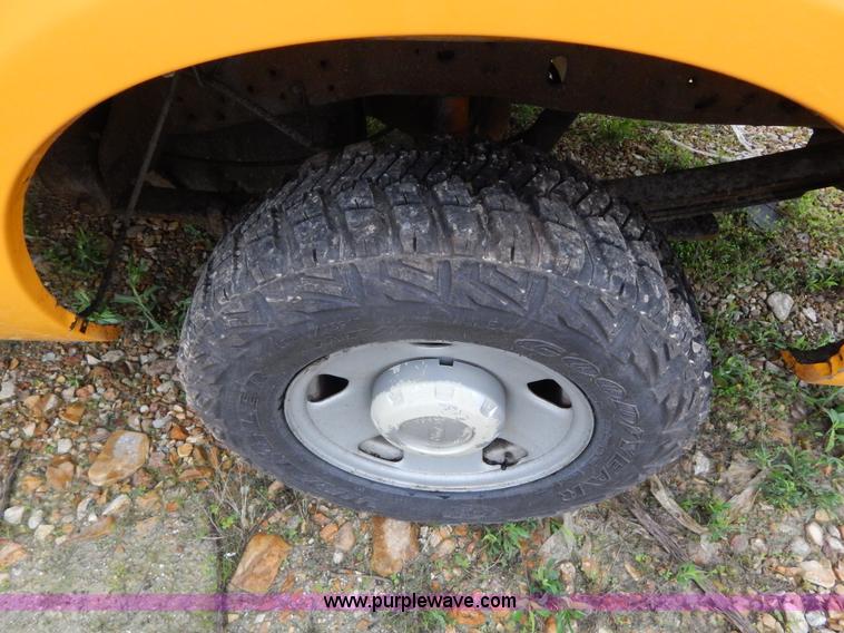 image for item H3383 2005 Ford F250 Super Duty XL pickup truck