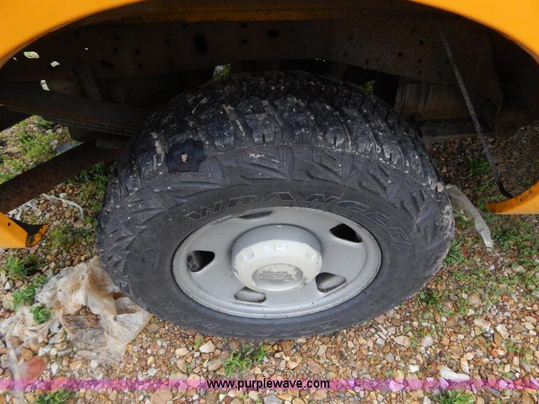 image for item H3383 2005 Ford F250 Super Duty XL pickup truck