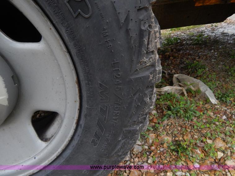 image for item H3383 2005 Ford F250 Super Duty XL pickup truck