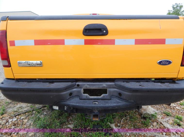 image for item H3383 2005 Ford F250 Super Duty XL pickup truck